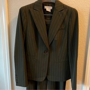 Nine West women’s suit size 2